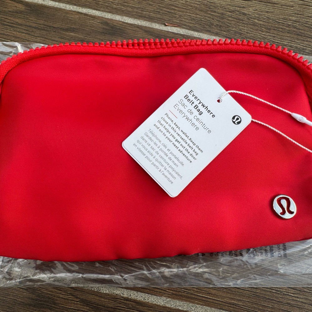 NWT Lululemon Belt Bag Crossbody 1L -Red - Picture 5 of 9